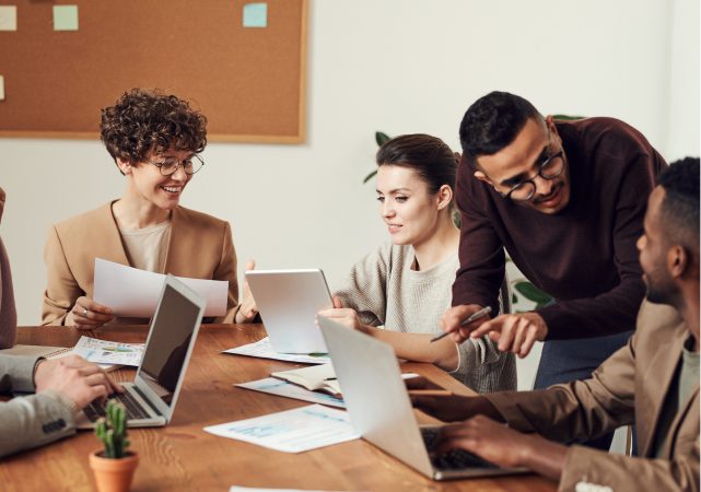 Du lead à la vente : comment suivre efficacement votre cycle commercial B2B